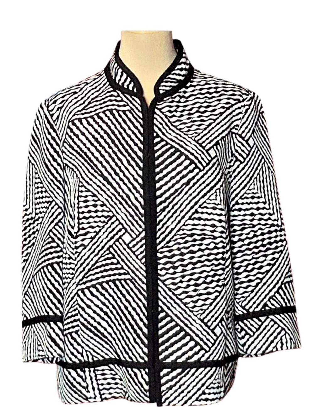 Chico's Geometric Print Jacket in Black & white with Pink interior lining Size 2